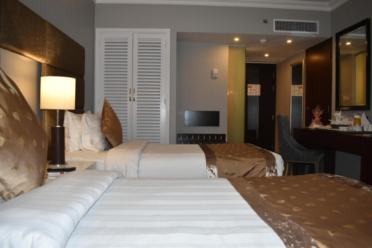 라마다 플라자 바이 윈덤 카라치 에어포트 호텔 외부 사진 A room at the hotel
