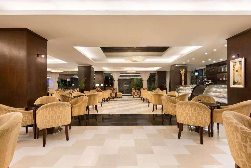 라마다 플라자 바이 윈덤 카라치 에어포트 호텔 시설 사진 The lobby