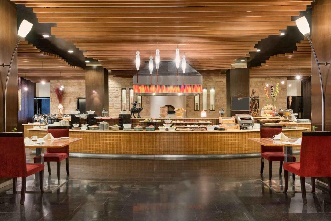 라마다 플라자 바이 윈덤 카라치 에어포트 호텔 외부 사진 The restaurant