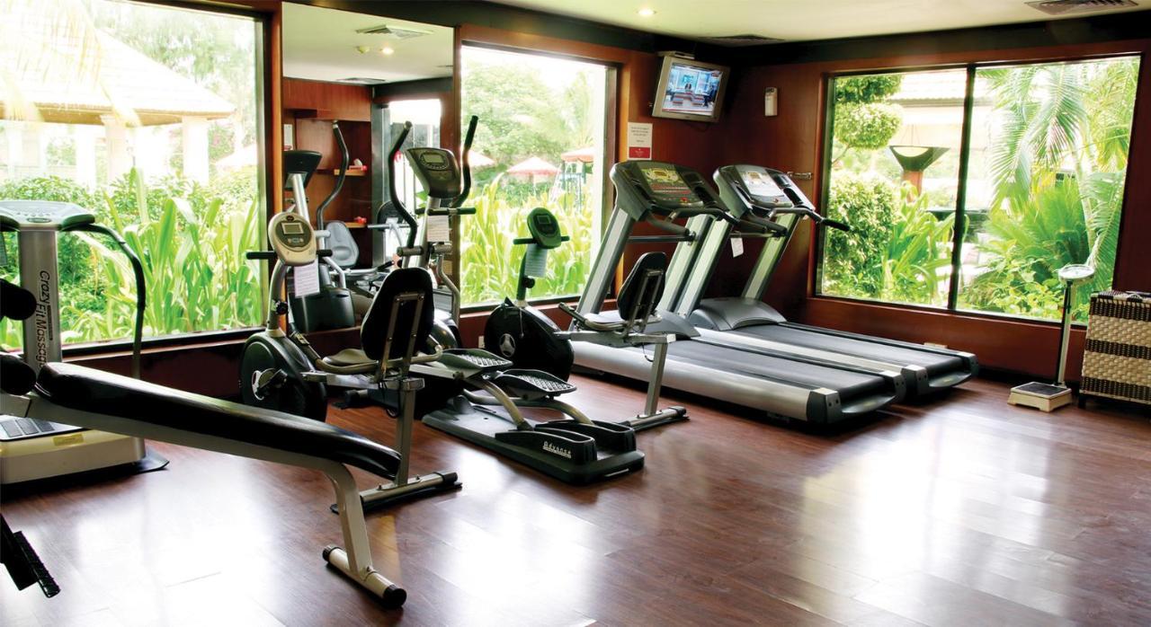 라마다 플라자 바이 윈덤 카라치 에어포트 호텔 외부 사진 A gym at a hotel