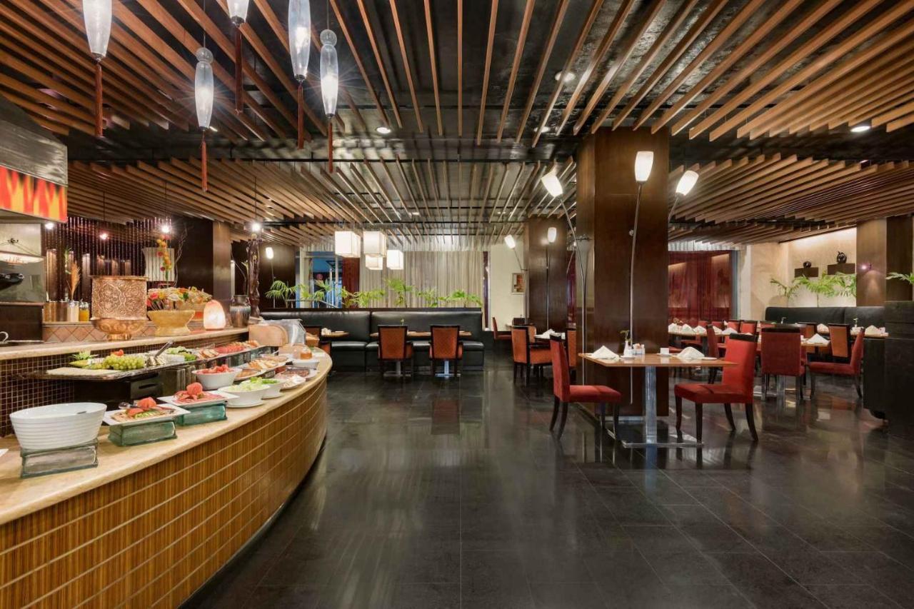 라마다 플라자 바이 윈덤 카라치 에어포트 호텔 외부 사진 The restaurant